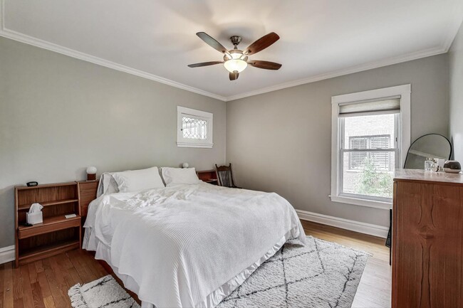 Building Photo - 36 E Touhy Ave