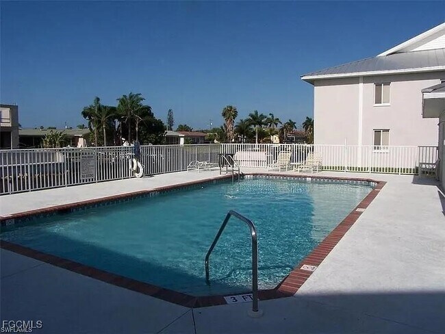 Building Photo - 1236-1302 SE 40th St