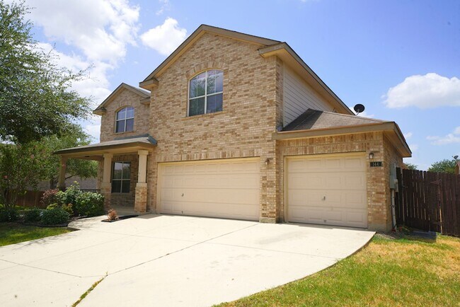 Building Photo - Spacious Home in Cibolo with 3 Car Garage! Realor Commission: $750