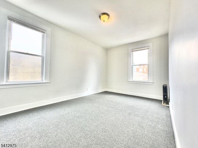 Building Photo - 476 Grove St