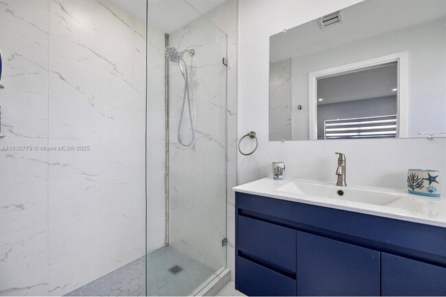 Building Photo - 9570 Jamaica Dr