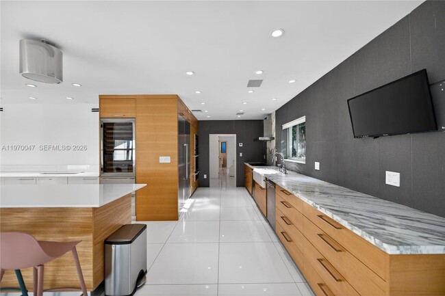 Building Photo - 1000 N Shore Dr