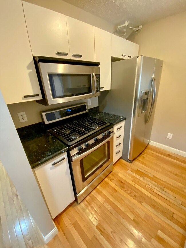 Building Photo - 5602 Wigmore Dr