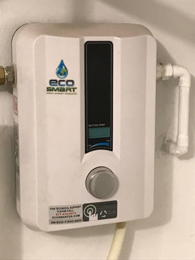 Building Photo - 3040 NE 16th Ave