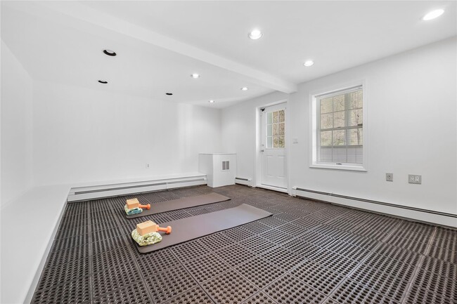 Building Photo - 5 Southbrook Rd