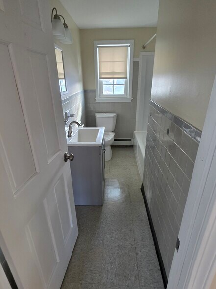 Building Photo - 19 Goodwin Pl