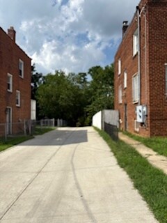 Building Photo - 820 Xenia St SE