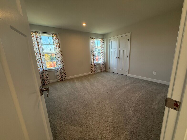 Building Photo - 440 Tree of Heaven Way