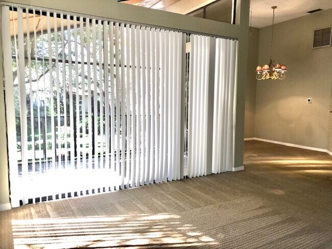 Building Photo - Available for move in February 2026!! Nice corner 2bed/2bath condo on 2nd floor with a spacious b...