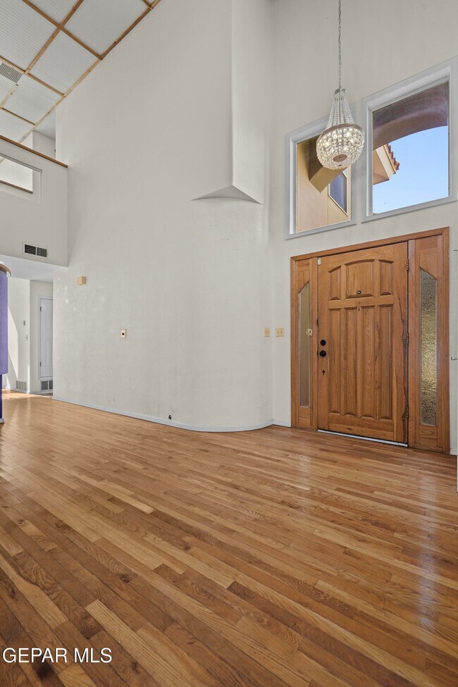 Building Photo - 624 Skydale Dr