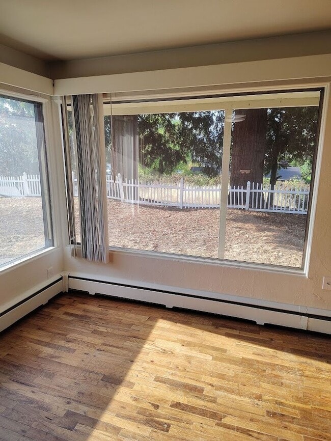 Building Photo - Spacious 4-Bedroom / 2-Bath Home with Stun...