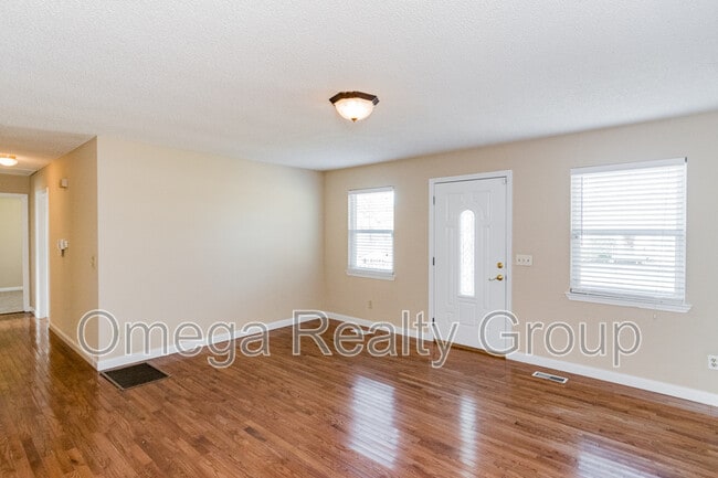 Building Photo - 1031 Oak Blvd