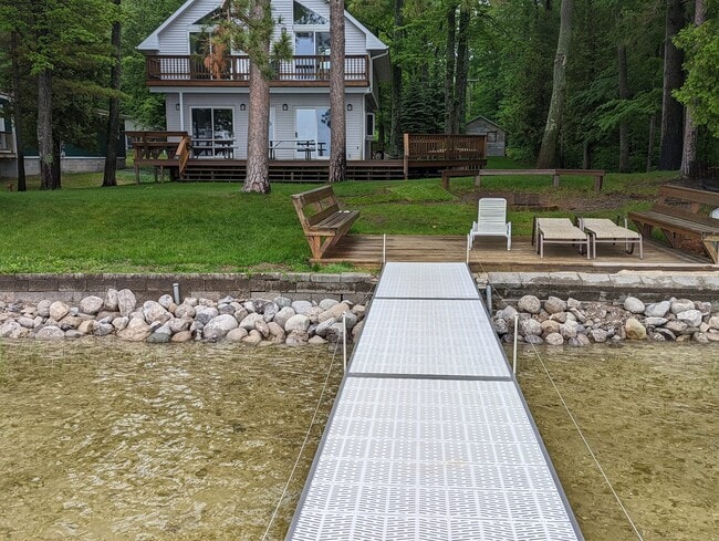 Building Photo - 8077 Woodland Dr