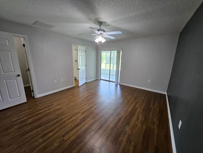 Building Photo - Beautiful Townhome in St Cloud !