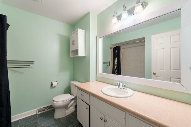 Building Photo - 1526 Carrol Ct