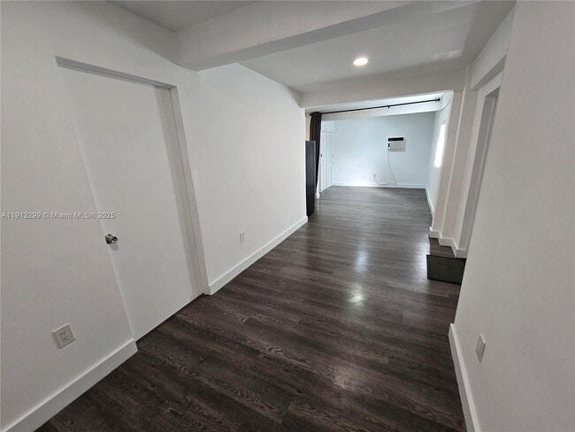 Building Photo - 1629 SW 6th St