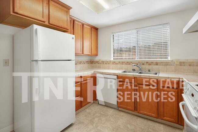 Building Photo - 3000 Nikol St