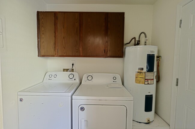 Building Photo - 3408 Green Briar Cir