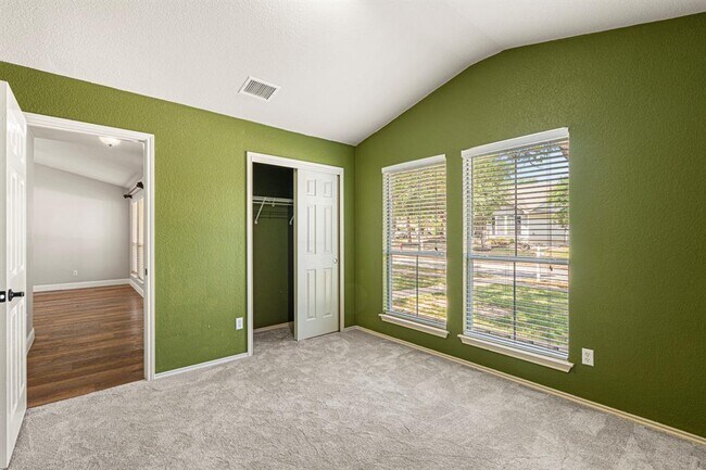 Building Photo - 112 Steele