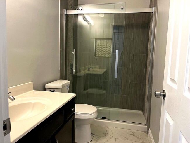Building Photo - Stunning 3 Bed 3 Bath Ranch In Chesterfiel...