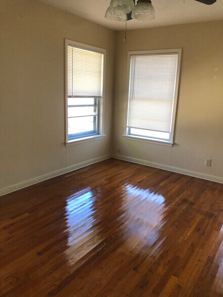 Bedroom - 1529 Woodland Dr