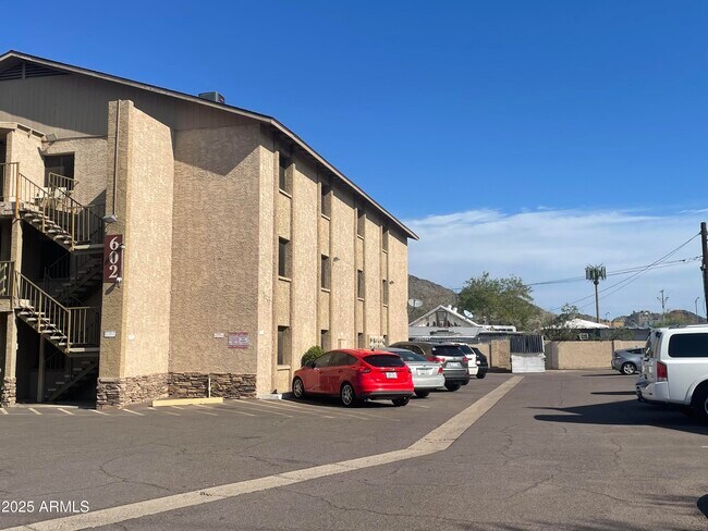Building Photo - 602 E Townley Ave