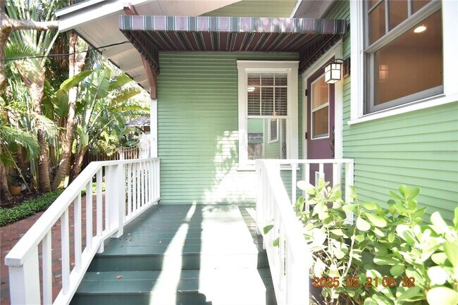 Building Photo - 810 S Packwood Ave