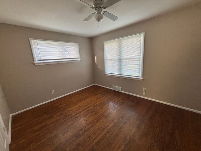 Building Photo - Charming 3 bedroom home