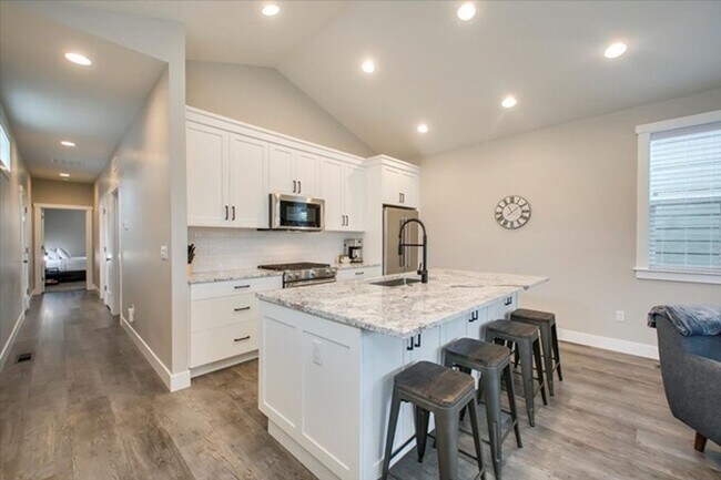 Building Photo - Stunning newer home in a great Boise location