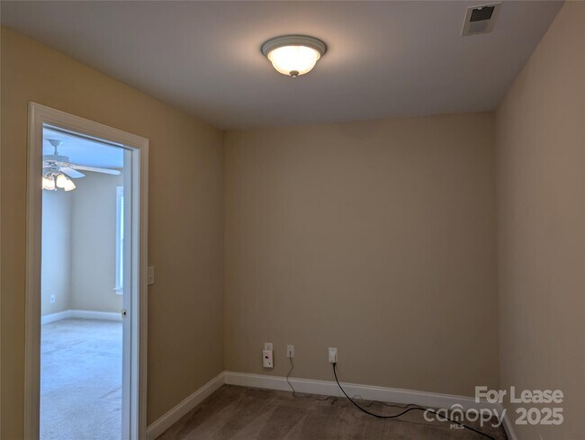 Building Photo - 116 Alexandria Dr