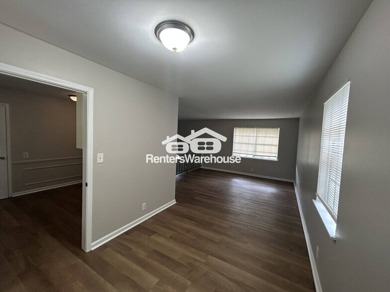 Building Photo - 2321 Stonewood Dr