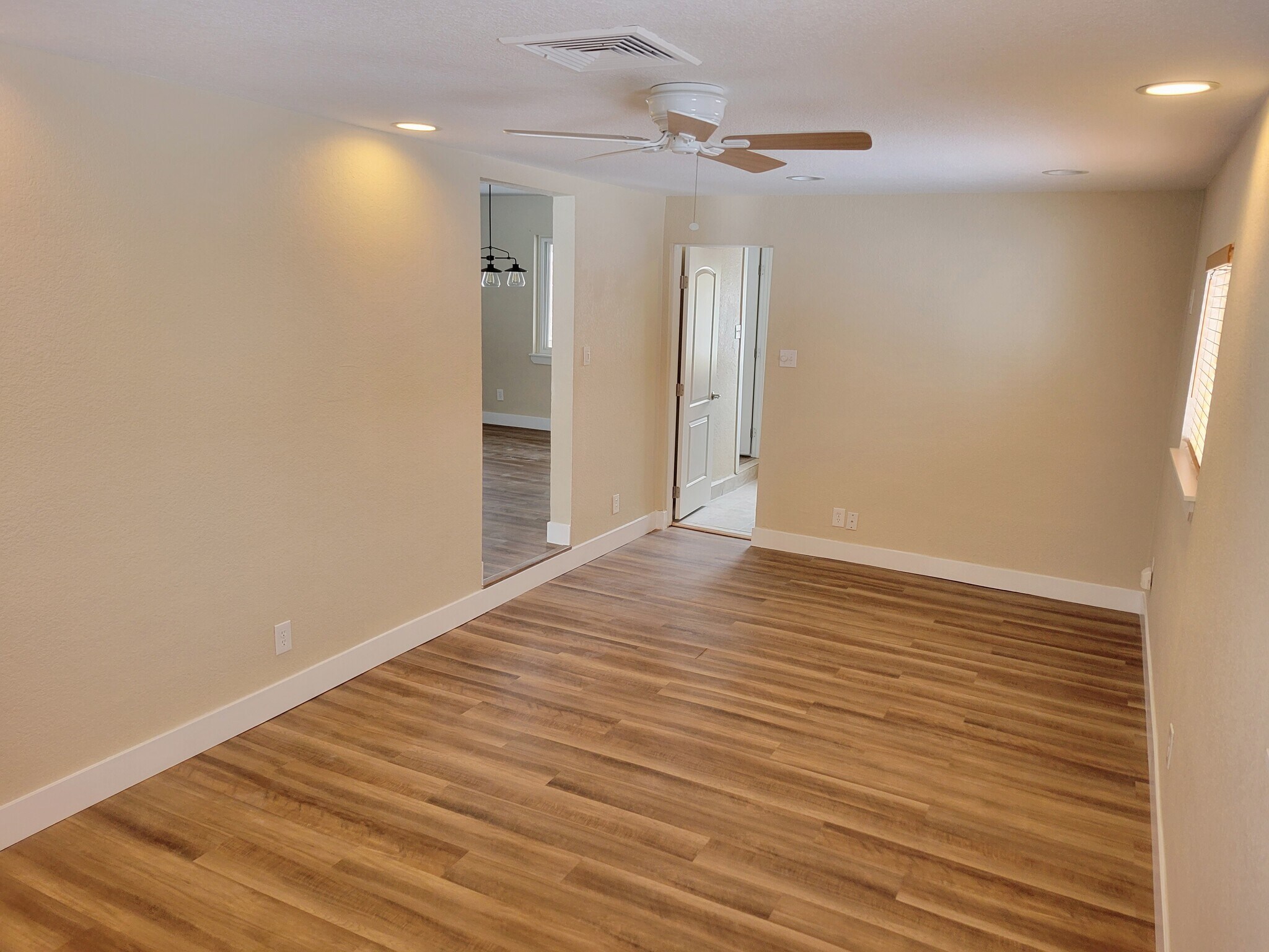 Bonus room/office - 1170 Racine Street