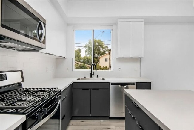 Building Photo - 1862 Echo Park Ave