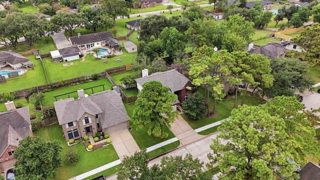 Building Photo - 2413 Piney Woods Dr