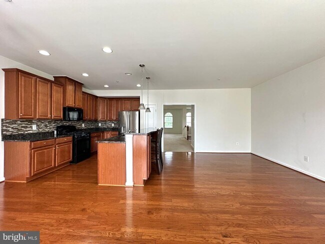 Building Photo - 7396 Brunson Cir