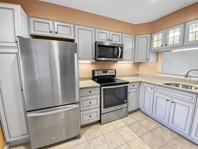 Building Photo - Beautiful Two Bedroom Condo