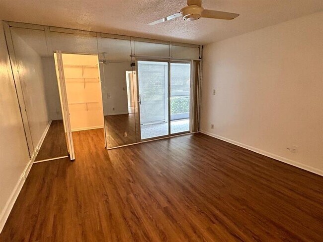 Building Photo - 2402 Antigua Cir