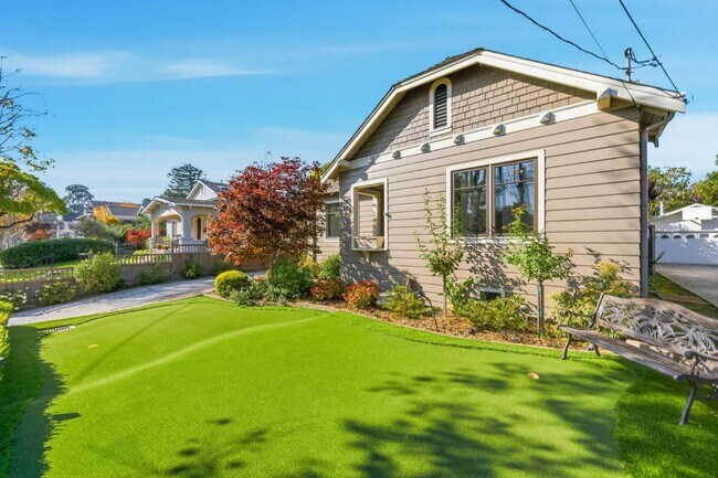 Building Photo - 1212 Mills Ave