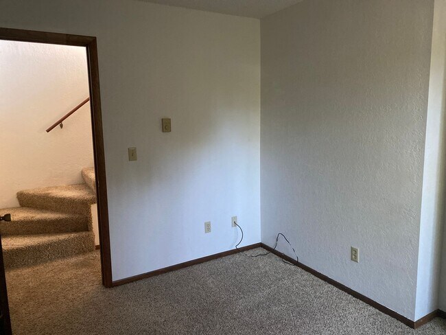 Building Photo - 2030-2040 NW Friel Street