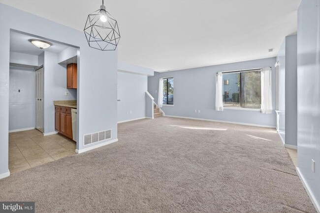 Building Photo - 203 Gregorys Way