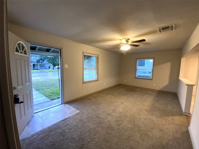 Building Photo - 315 S 3rd St