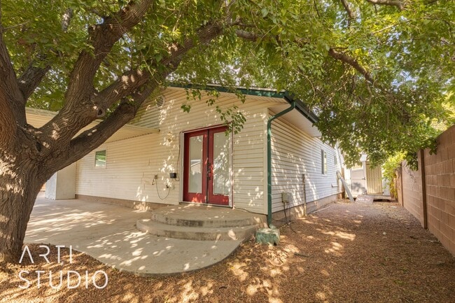 Building Photo - Spacious 4 Bedroom, 3 Bathroom Home for Rent