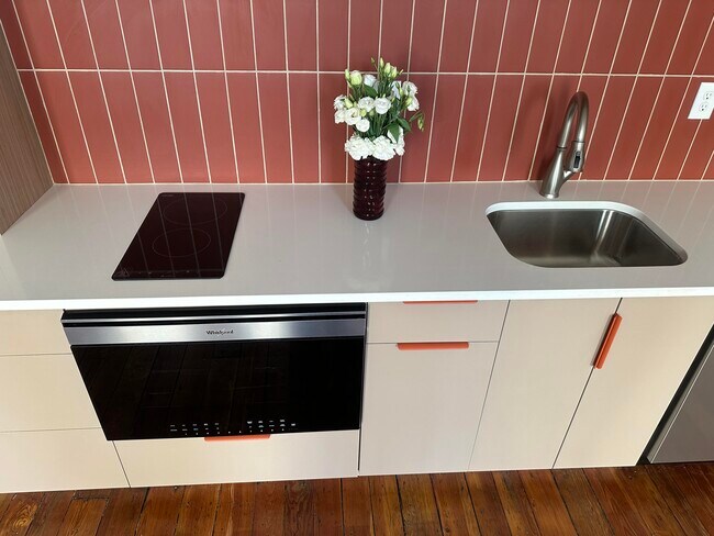 Building Photo - 307 W Main St