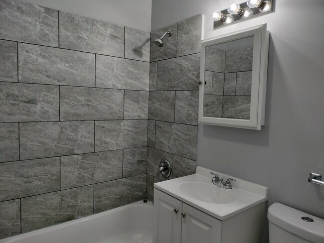 Building Photo - 1413 W 66th St