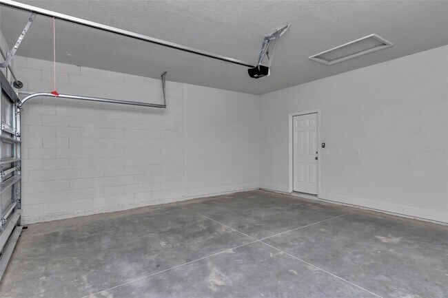 Building Photo - 7911 N Pocono Dr