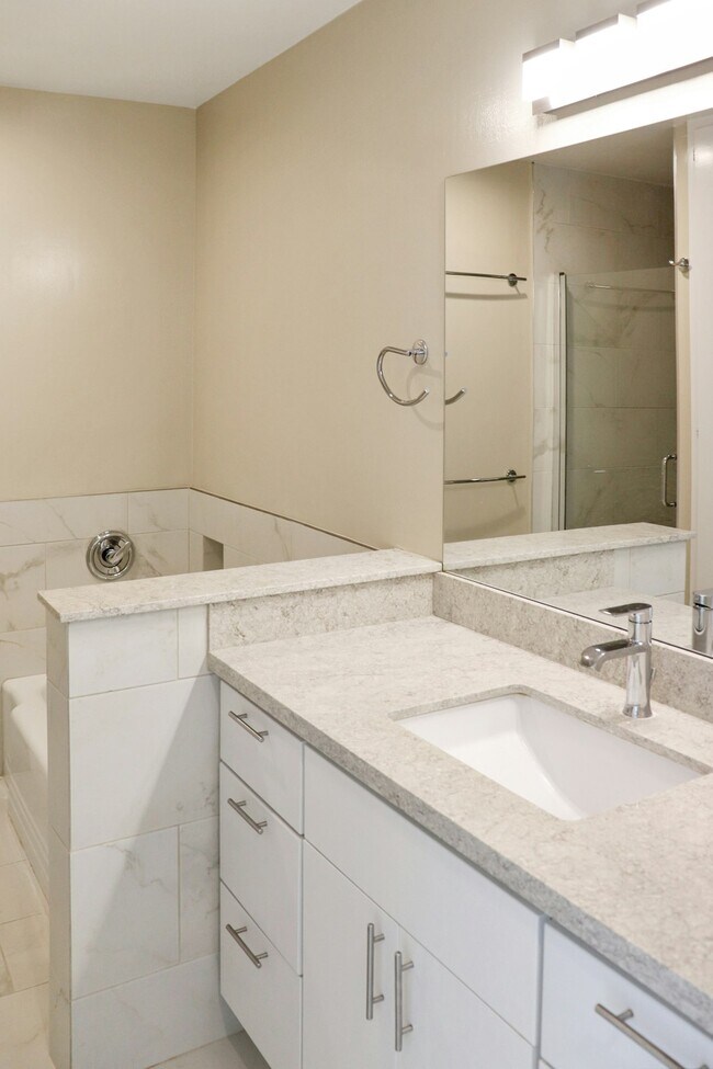 Building Photo - 99 Marinero Cir