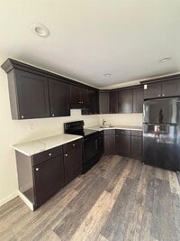 Building Photo - 652 Bayview Ave