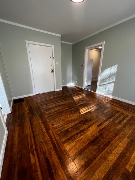 Living Room - 4414 Ivanhoe Ave