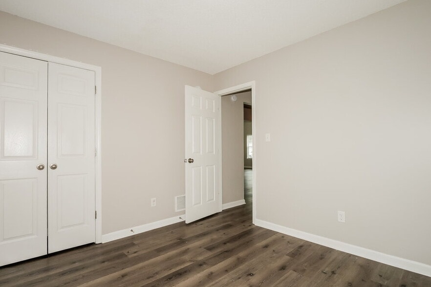 Building Photo - 7959 Ridgedale Dr