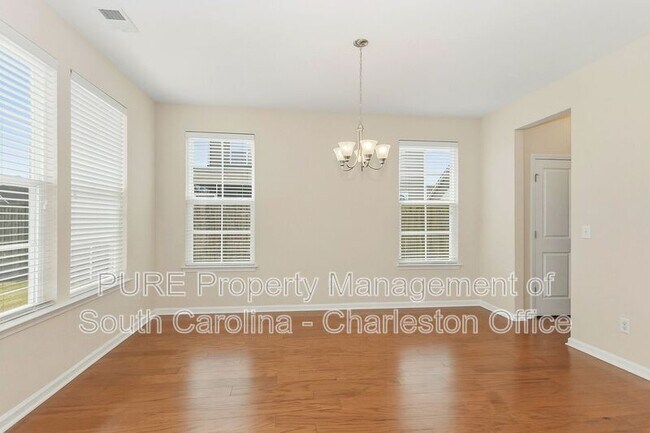 Building Photo - 481 Gianna Ln